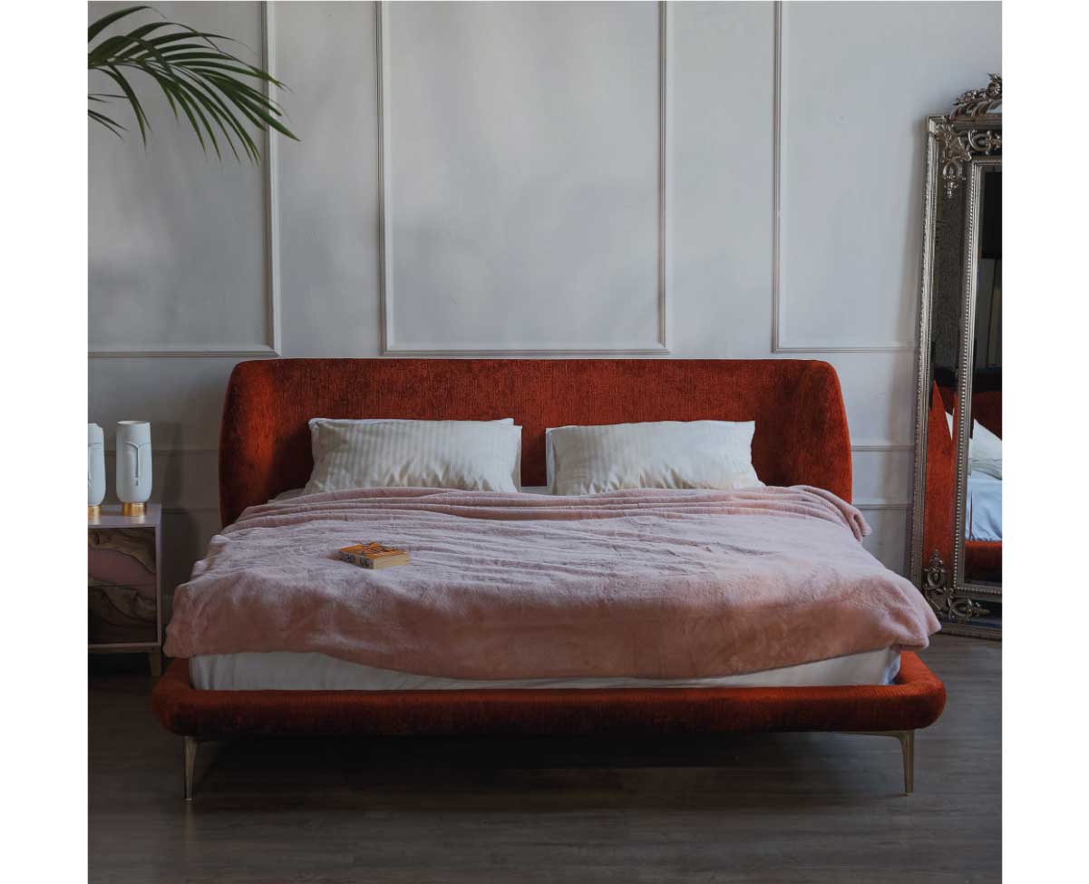 Asiņaini sarkana divguļamā gulta