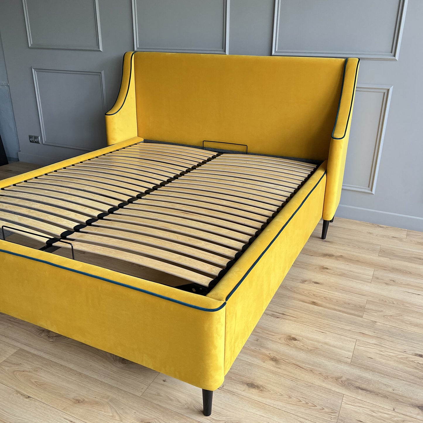 Laura divguļamā gulta